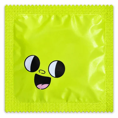 Emballage de préservatif imprimé avec un smiley dessiné sur fond vert citron